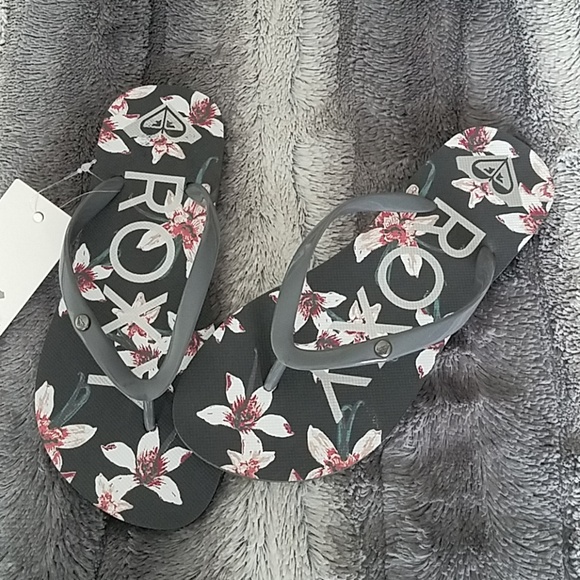 Roxy Flip Flops NWT size 5